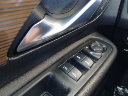 Used 2021 GMC Terrain SLE w/ Elevation Edition image 19