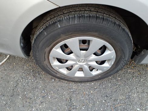 Used 2010 Toyota Corolla LE image 5