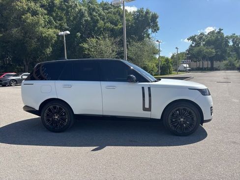 Used 2025 Land Rover Range Rover SE image 5