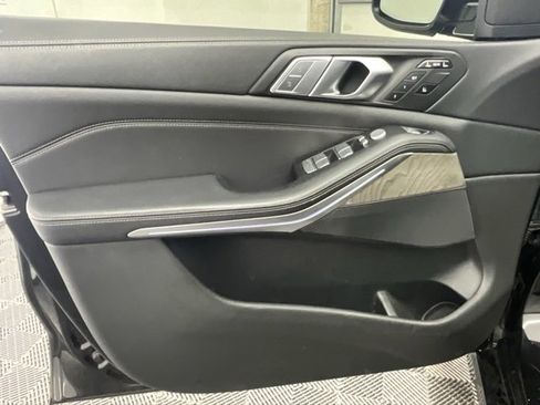 Used 2019 BMW X7 xDrive40i w/ Parking Assistance Package image 17