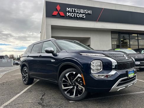 New 2025 Mitsubishi Outlander SEL image 2