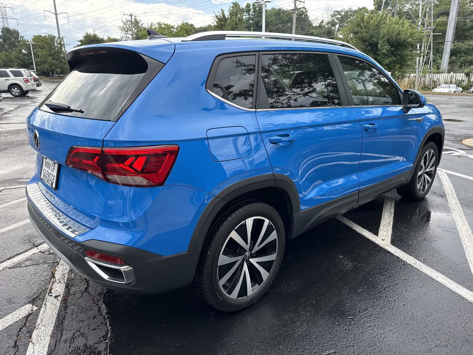 Used 2022 Volkswagen Taos SE w/ Panoramic Sunroof Package FWD image 6