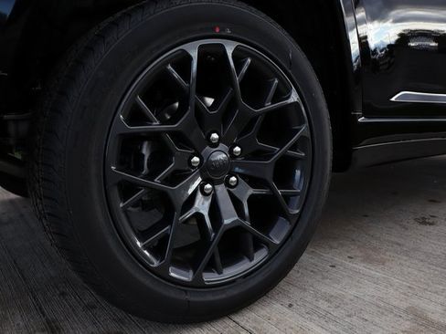 New 2025 Jeep Grand Cherokee Summit w/ Obsidian Package image 36