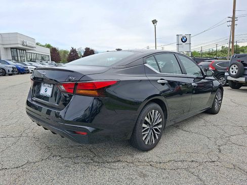Used 2024 Nissan Altima 2.5 SV FWD image 6
