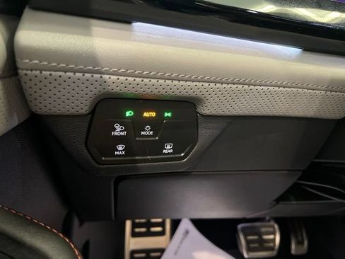 Used 2024 Volkswagen Atlas Peak Edition SE AWD/4WD image 28