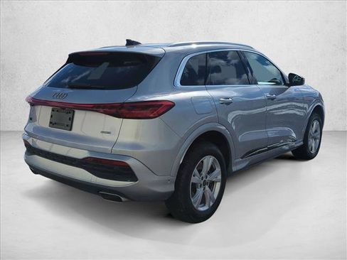 Used 2025 Audi Q5 Premium w/ Convenience Package image 5