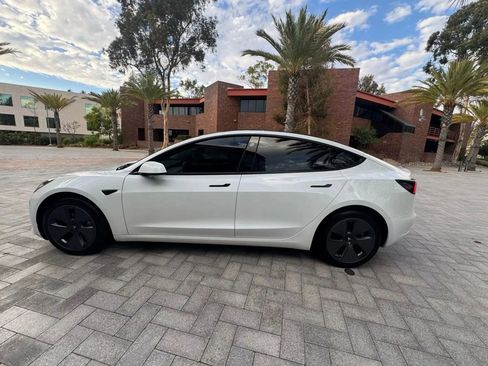 Used 2021 Tesla Model 3 Standard Range Plus image 5