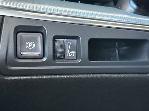 Used 2019 Cadillac XT5 Luxury w/ Sport Package FWD image 36
