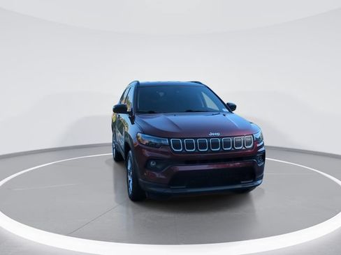 Used 2022 Jeep Compass Latitude AWD/4WD image 2