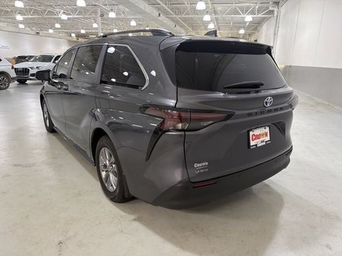 Used 2025 Toyota Sienna XLE w/ XLE Plus Package FWD image 6