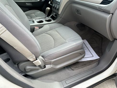 Used 2013 Chevrolet Traverse LS FWD image 12
