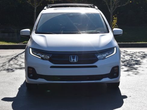 New 2026 Honda Odyssey Touring image 2