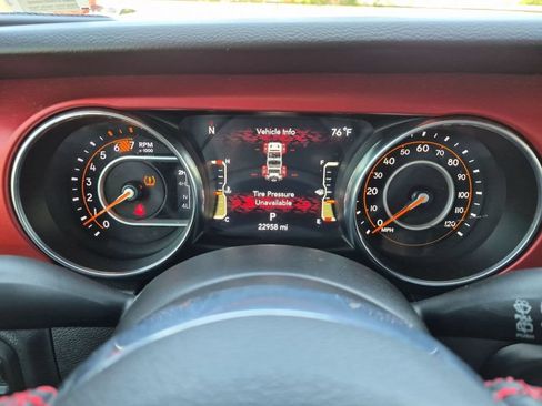 Used 2023 Jeep Wrangler Unlimited Rubicon w/ Cold Weather Group AWD/4WD image 17