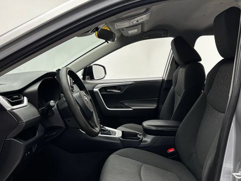 Used 2021 Toyota RAV4 XLE FWD image 11