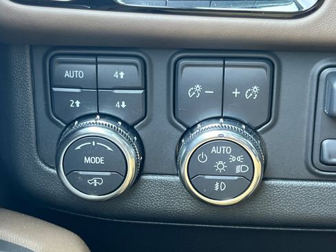 Used 2025 GMC Yukon Denali Ultimate AWD/4WD image 40