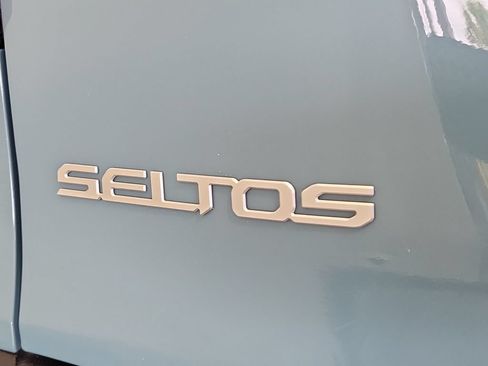 Used 2024 Kia Seltos EX FWD image 7