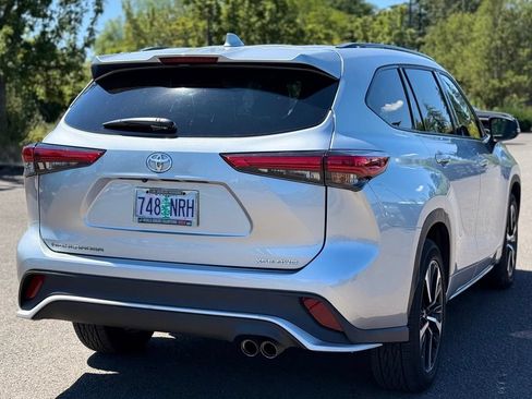 Used 2022 Toyota Highlander XSE AWD/4WD image 5