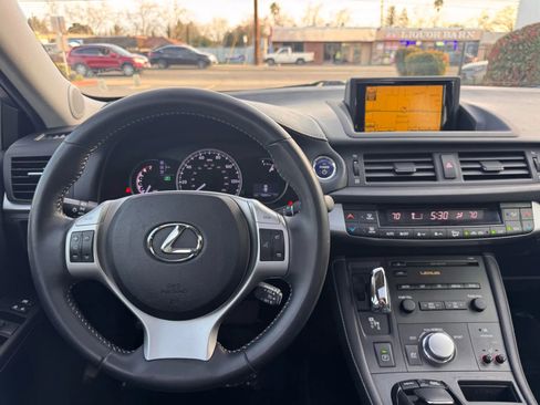 Used 2011 Lexus CT 200h Premium w/ Premium Audio Pkg FWD image 20