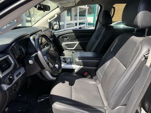 Used 2019 Nissan Titan PRO-4X AWD/4WD image 16