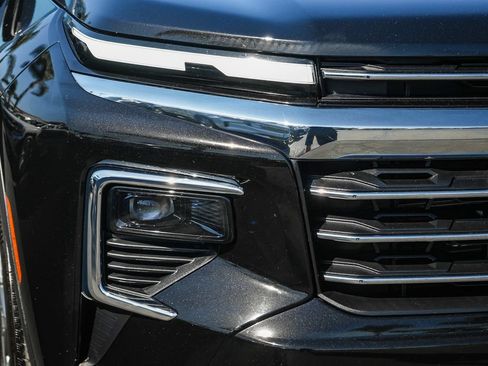 Used 2025 Chevrolet Traverse LT w/ Driver Confidence Package FWD image 8