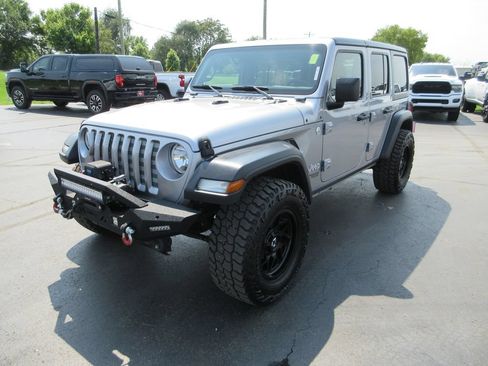 Used 2018 Jeep Wrangler Unlimited Sport S AWD/4WD image 9