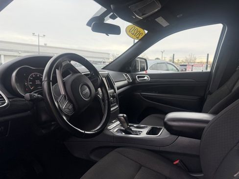 Used 2020 Jeep Grand Cherokee Laredo image 6