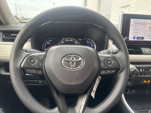 Used 2025 Toyota RAV4 XLE w/ Convenience Package image 18