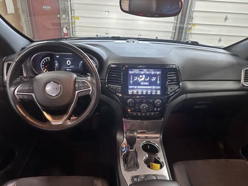 Used 2022 Jeep Grand Cherokee Laredo X AWD/4WD image 8