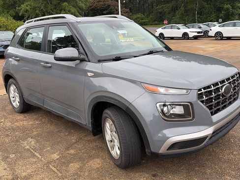 Used 2020 Hyundai Venue SEL FWD image 1