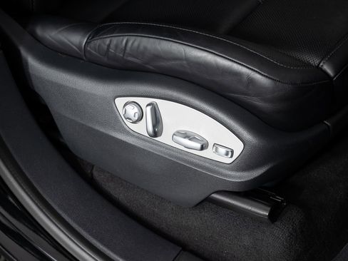 Used 2017 Porsche Cayenne S image 30