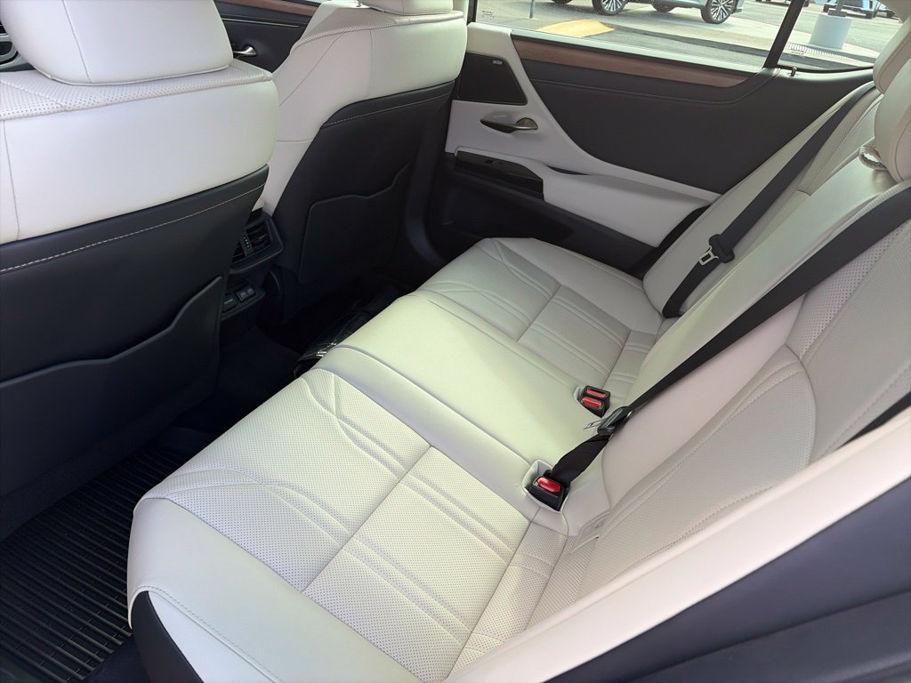 Used 2025 Lexus ES 300h w/ Accessory Package (Z2) FWD image 10