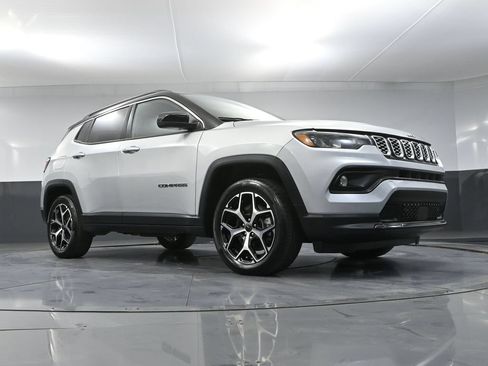 Used 2025 Jeep Compass Limited AWD/4WD image 44