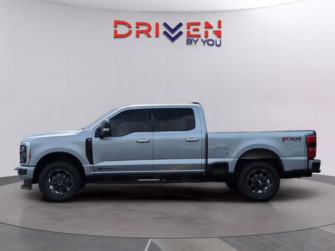 Used 2023 Ford F250 XLT w/ XLT Premium Package AWD/4WD image 2