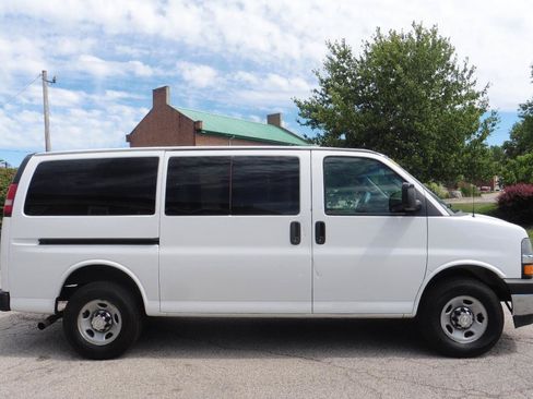Used 2017 Chevrolet Express 3500 RWD image 16