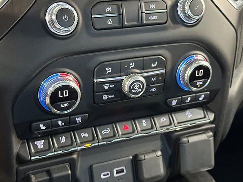 Used 2022 GMC Sierra 2500 AT4 w/ AT4 Premium Plus Package AWD/4WD image 22
