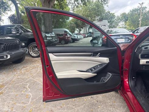 Used 2018 Honda Accord LX image 13