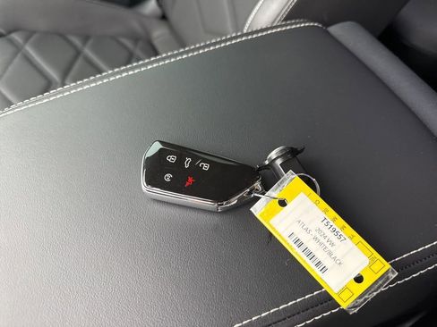 Certified 2024 Volkswagen Atlas SE image 30