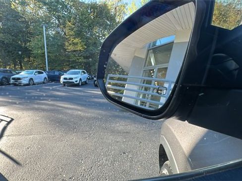 Used 2017 Toyota Highlander Limited image 30