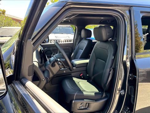 Used 2025 Land Rover Defender 130 V8 AWD/4WD image 28