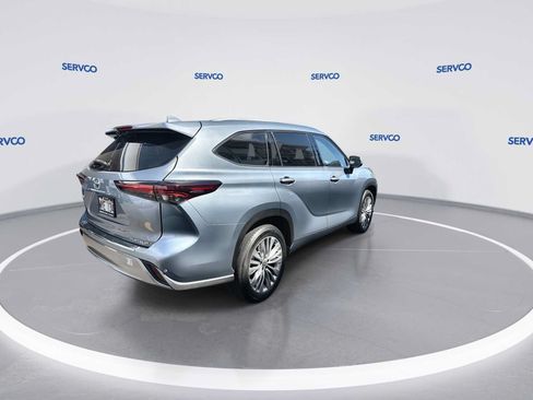 Used 2024 Toyota Highlander Platinum FWD image 8