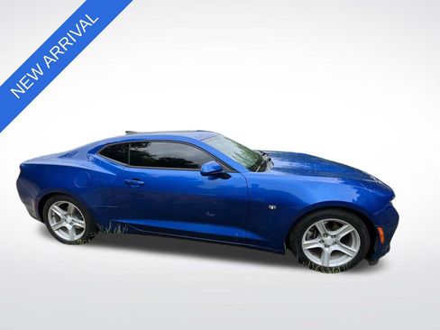 Used 2016 Chevrolet Camaro LT RWD image 2