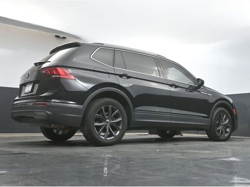 Used 2022 Volkswagen Tiguan SE image 34