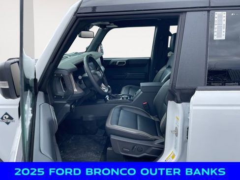 New 2025 Ford Bronco Outer Banks image 9