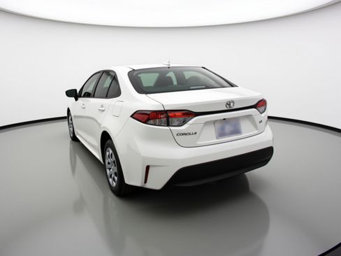 Used 2025 Toyota Corolla LE image 6