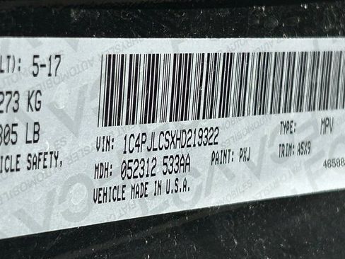 Used 2017 Jeep Cherokee Latitude FWD image 32