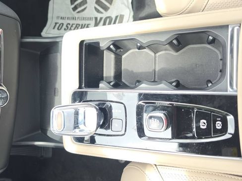 Used 2025 Volvo XC90 B6 Plus AWD/4WD image 8