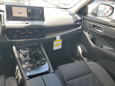 New 2025 Nissan Rogue Platinum image 14