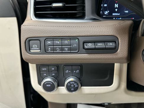 Used 2022 GMC Yukon XL Denali image 18