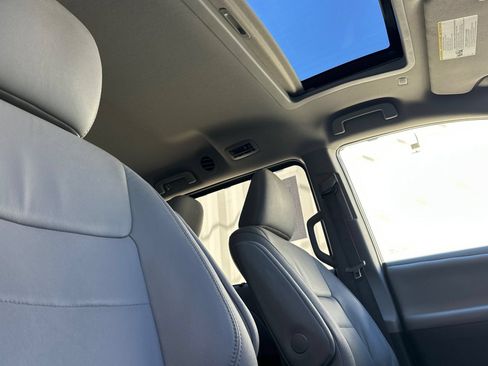 Used 2019 Toyota Sienna XLE w/ XLE Navigation Package FWD image 15