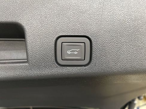 New 2026 Chevrolet Traverse LT w/ Driver Confidence Package AWD/4WD image 16